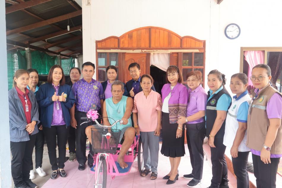  ลงพื้นที่มอบกายอุปกรณ์แก่คนพิการ มอบถุงพระราชทานแก่ผู้ป่วยติดเตียงและผู้ด้อยโอกาส