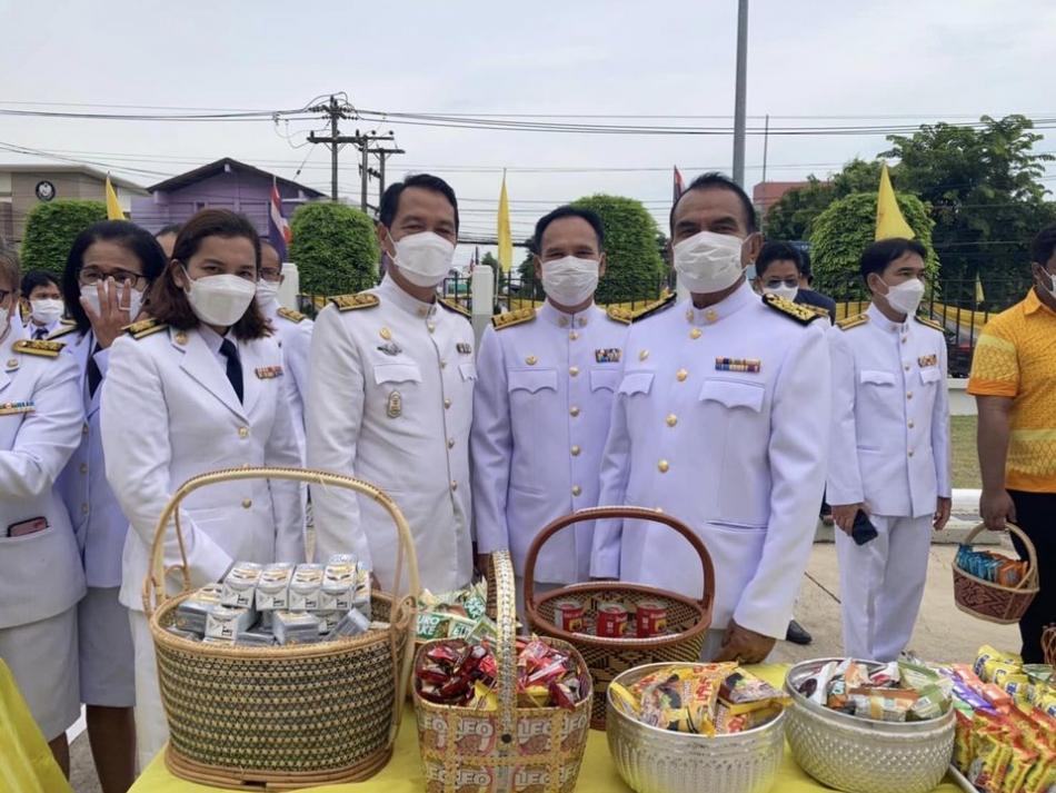 เข้าร่วมกิจกรรมเฉลิมพระเกียรติพระบาทสมเด็จพระเจ้าอยู่หัวเนื่องในโอกาสเฉลิมพระชนพรรษา วันที่ 28 กรกฎาคม 2565 ในช่วงเช้า ณ หอประชุมจังหวัดร้อยเอ็ด 